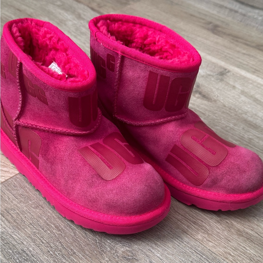 UGG Girl Vibrant Pink Suede Winter Boots Size 3